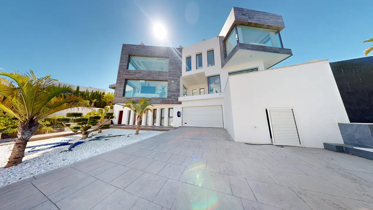 Villa en venta de 521m² (construidos) con piscina y jardín en Javea — foto 3