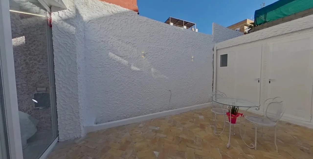 Bajo en venta de 73m² (construidos) con terraza y exterior en El Cabanyal — foto 2