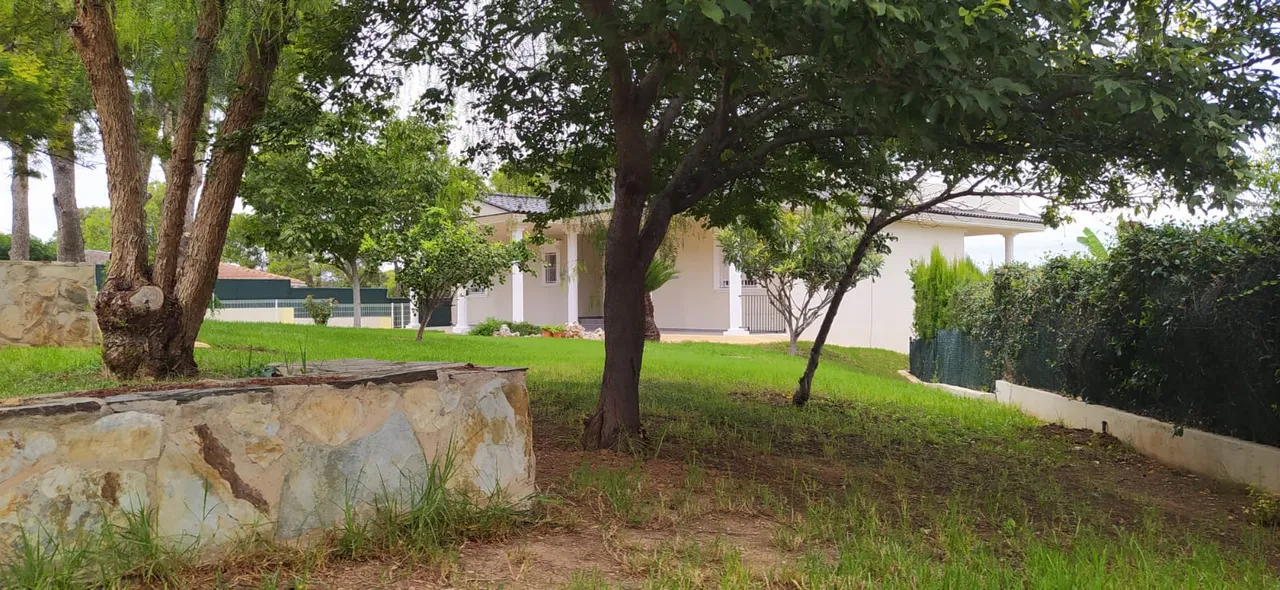 Chalet en venta de 475m² (construidos) con jardín y garaje en Urbanización El Pinar (Picasssent) — foto 3