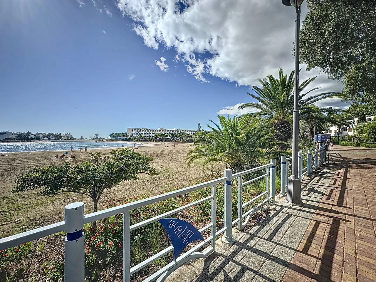 Adosado en venta de 100m² (construidos) con piscina y vistas al mar en Alcossebre — foto 2