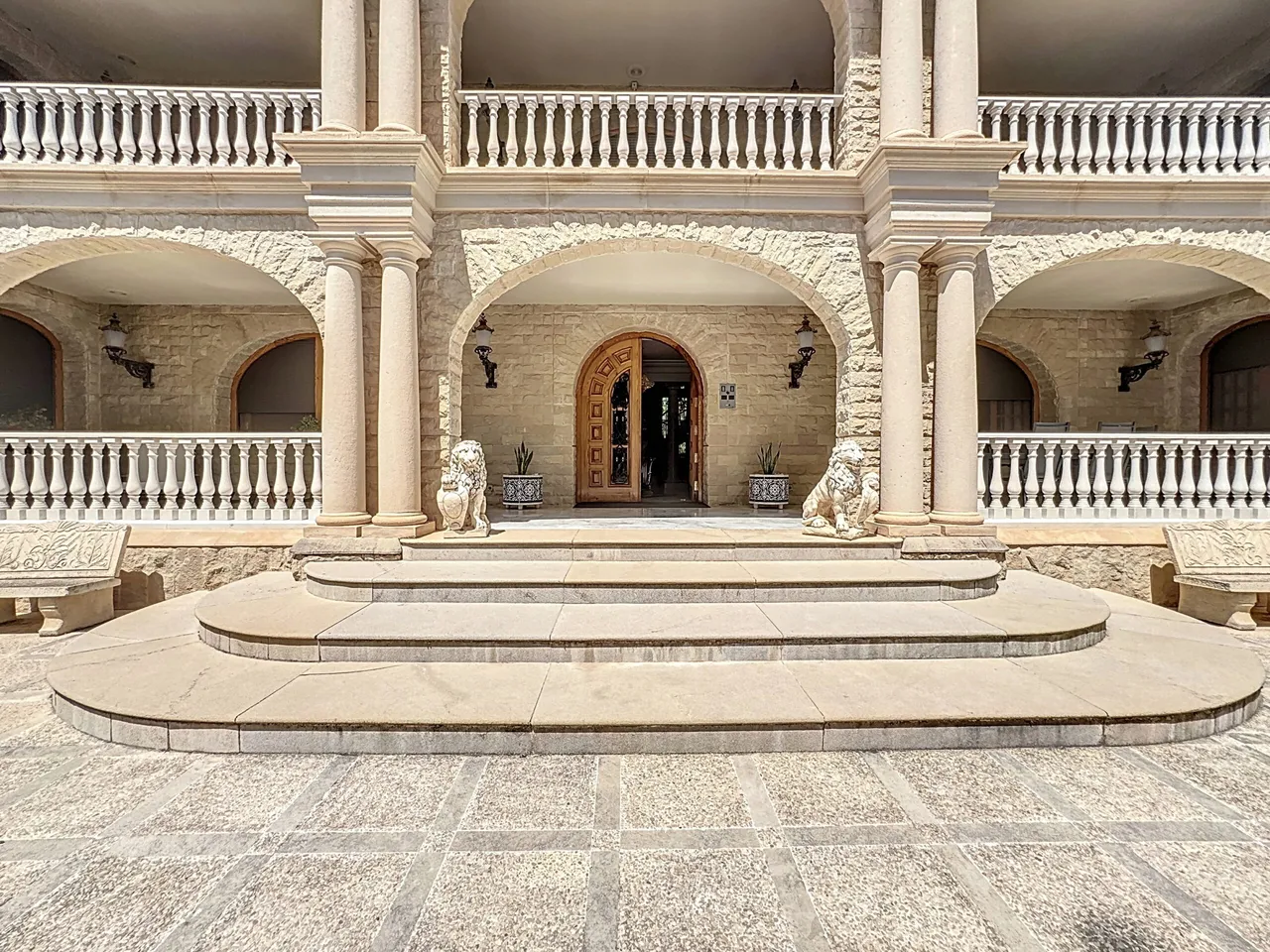 Villa en venta de 1.941m² (construidos) con parcela de 16.387m² y piscina y jardín — foto 3