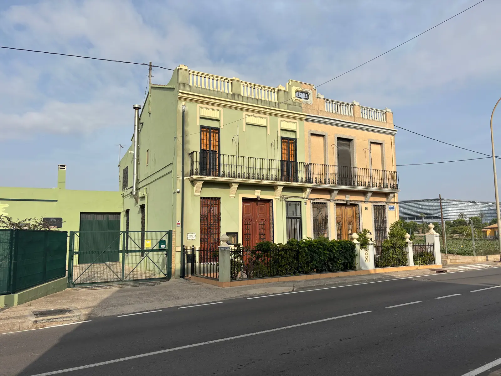 Esquina residencial en el barrio de En Corts (Valencia)