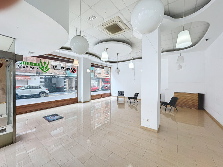 Local en Chaflán en Venta en Patraix