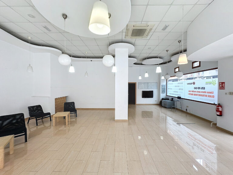 Local en Chaflán en Venta en Patraix