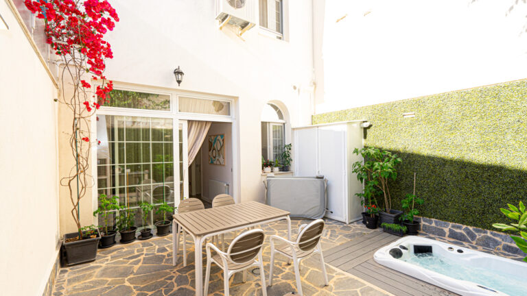 Casa Independiente en Venta en En Corts, Valencia