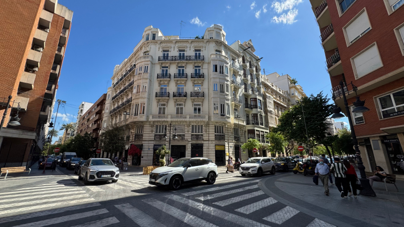 Edificio de la Clínica Rahhal en el barrio de Pla del Remei