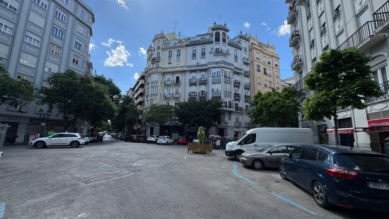 Entorno residencial tranquilo junto a la Gran Vía de València