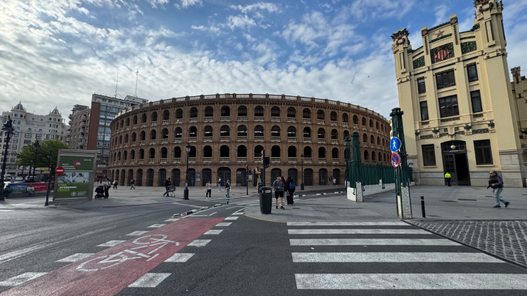 Plaza de Toros de Valencia junto a la Estación del Norte en Sant Francesc